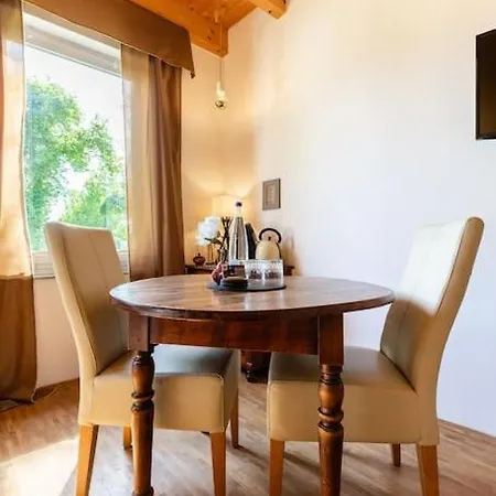 Privat Apartment- Near Strasbourg, Baden Baden 아파트 라이나우