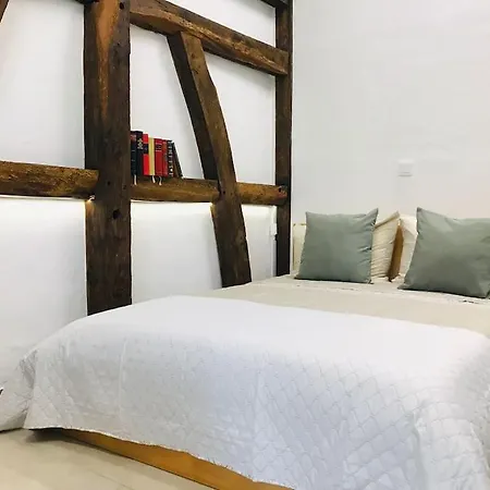 Privat Apartment- Near Strasbourg, Baden Baden 아파트 *