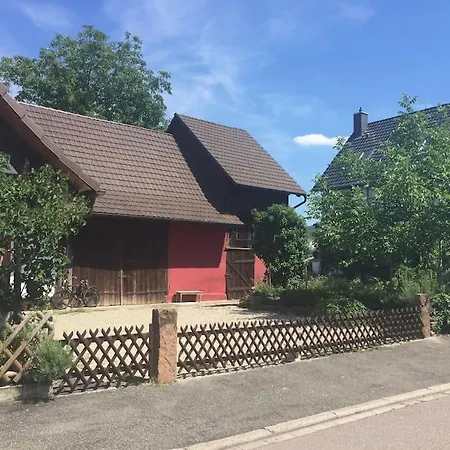 Privat Apartment- Near Strasbourg, Baden Baden 아파트